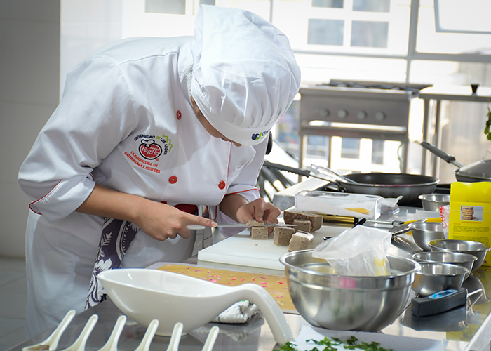Orgullo, talento y excelencia: UNANDES brilla en la gran final del Chef del Bicentenario