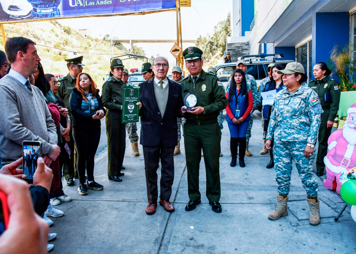 Entrega de Juguetes UNANDES – Una Jornada de Solidaridad, Unión y Compromiso Social junto al G.A.C.I.P. y la Policía Boliviana