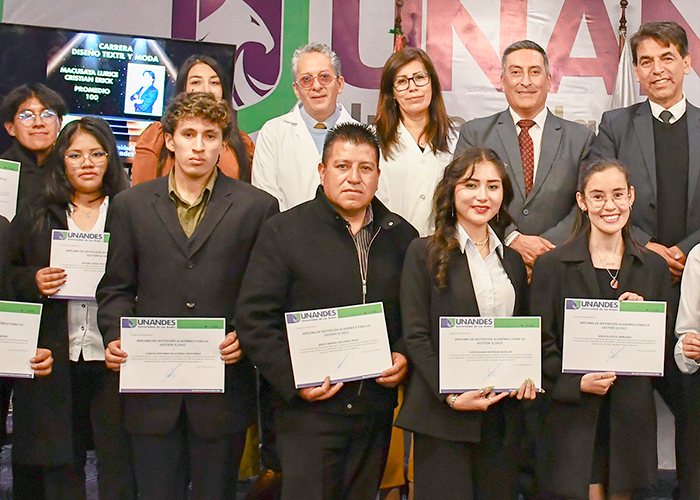 UNANDES reconoce la excelencia académica de sus estudiantes en el Cuadro de Honor