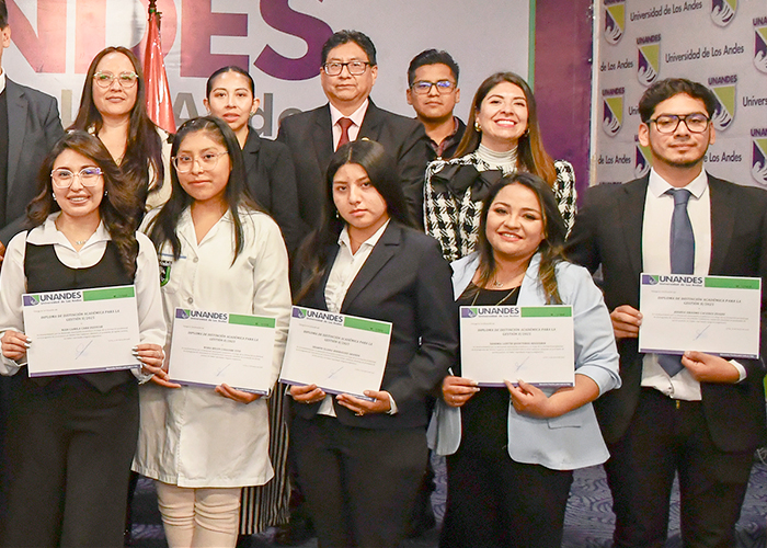 UNANDES reconoce la excelencia académica de sus estudiantes en el Cuadro de Honor