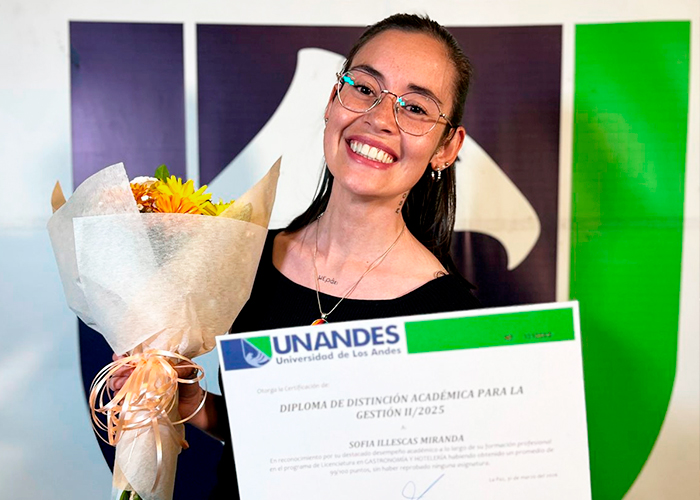 UNANDES reconoce la excelencia académica de sus estudiantes en el Cuadro de Honor
