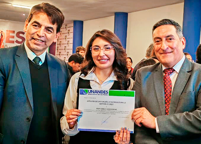 UNANDES reconoce la excelencia académica de sus estudiantes en el Cuadro de Honor
