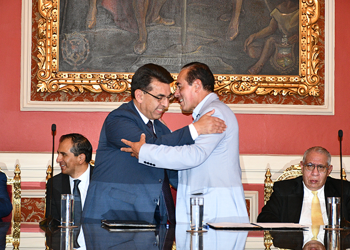 GAMLP y UNANDES firman convenio para fortalecer la gestión municipal mediante la investigación y la innovación