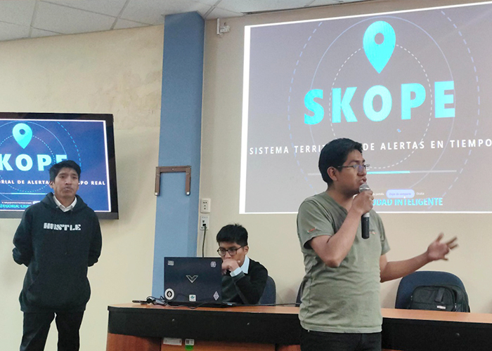 Juventud que transforma: Estudiantes de la UNANDES lideran propuestas tecnológicas en la Hackatón La Paz 2026