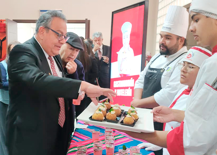 UNANDES se adhiere al convenio firmado junto a ANUP con el Ministerio de Educación y la AGETIC