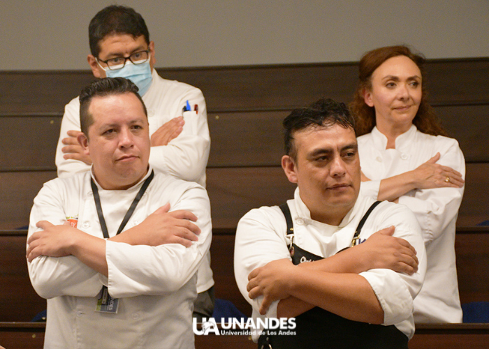 UNANDES agasaja a sus docentes chefs por el Día Internacional del Chef y entrega el primer Gastromentor