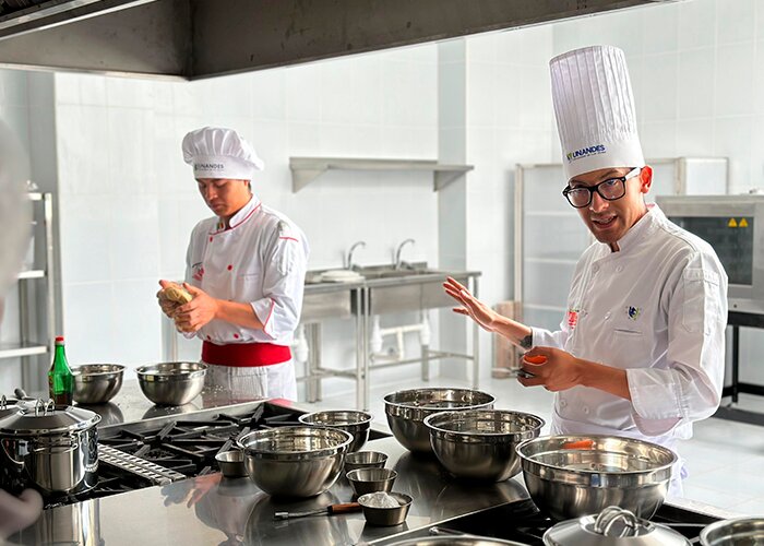 UNANDES Realiza con Éxito su Primera Clase Abierta de Gastronomía y Hotelería en Oruro