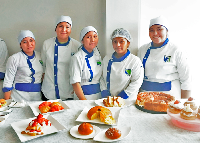 ¡Éxito Culminante en la Clausura del Módulo de Gastronomía y Hotelería en la Universidad de Los Andes, Subsede Santa Cruz!